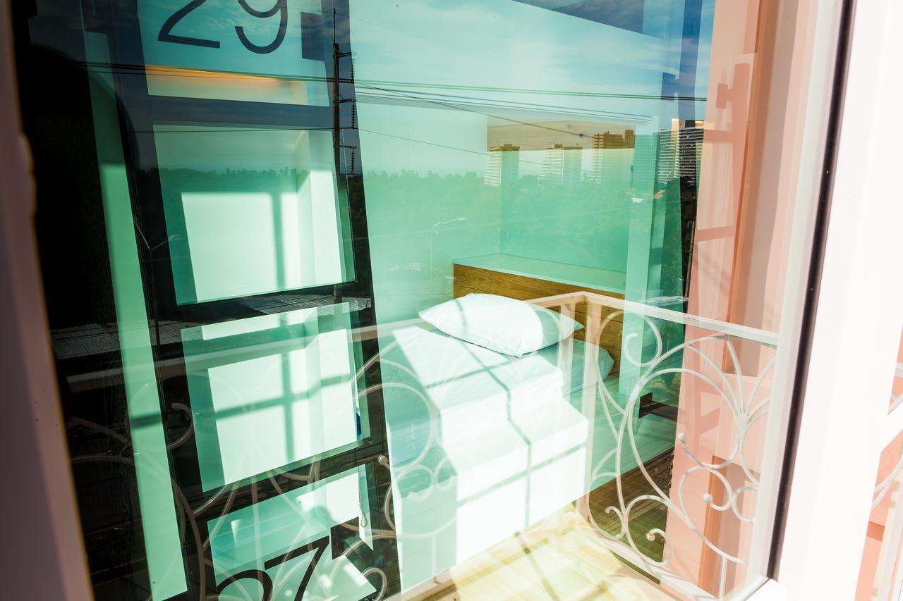Travel Light Hostel Pattaya Dış mekan fotoğraf